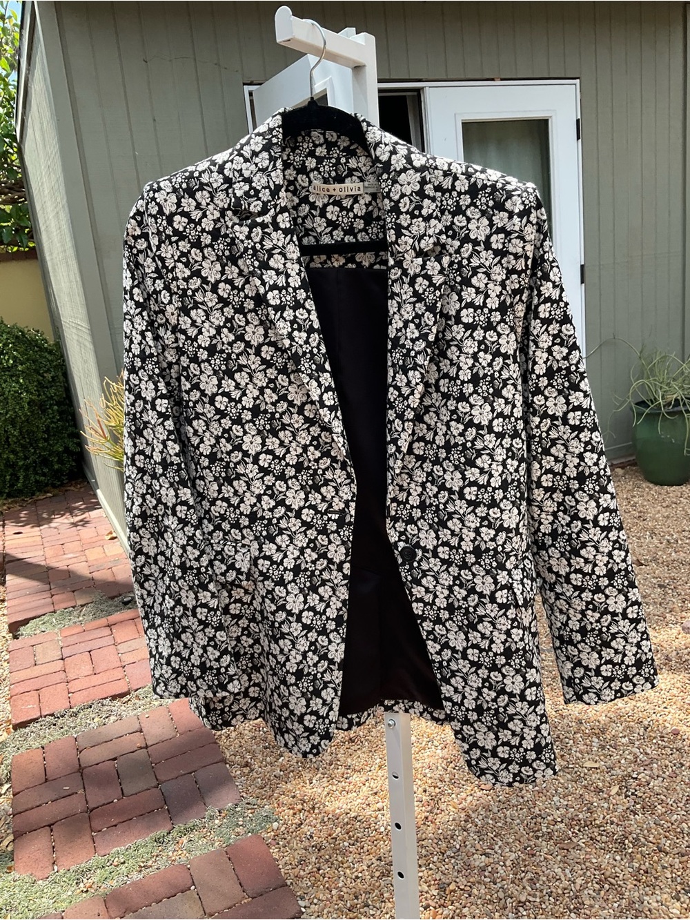 Alice + Olivia Black and White Floral Button-Down Shirt - Picture 6 of 6